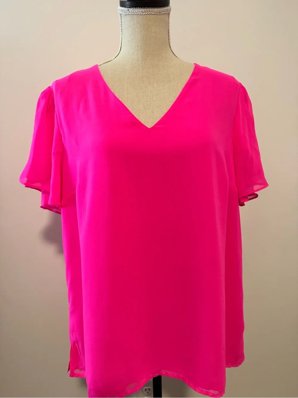 Vince Camuto Hot Pink V-Neck Ruffle Sheer Short Sleeve Blouse L - Picture 1 of 14